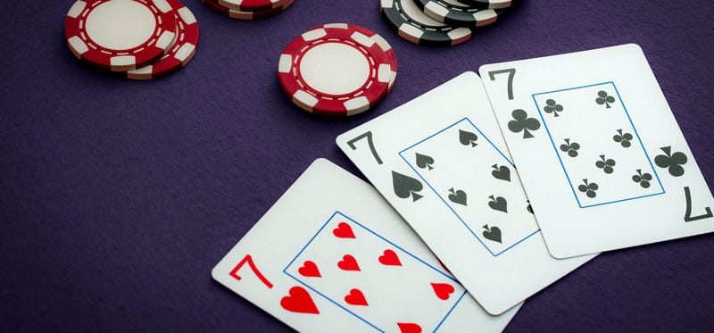 Người chơi ăn mừng chiến thắng trong giải đấu Poker với phần thưởng tiền mặt hấp dẫn.
